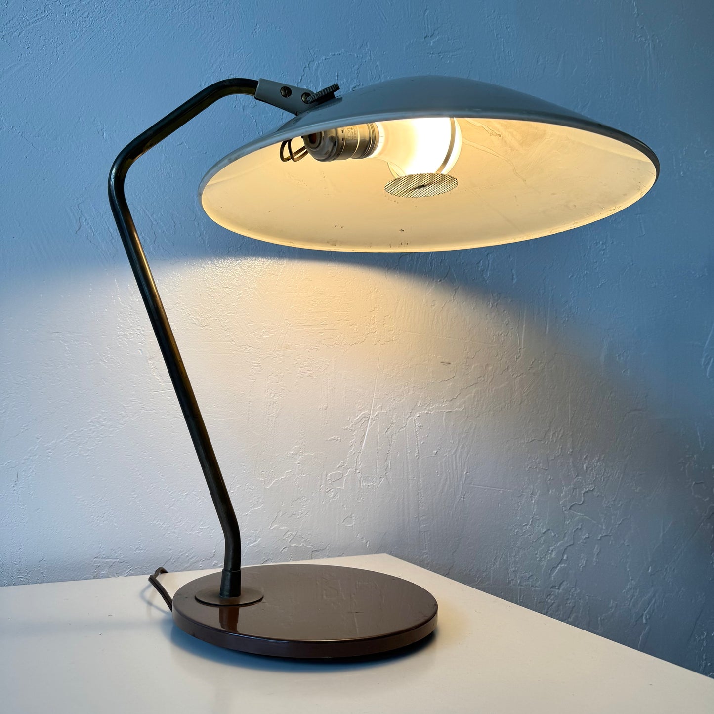 Gerald Thurston for Lightolier Saucer Table Lamp